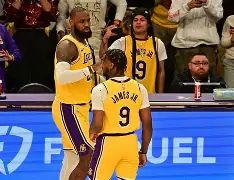 九游体育-重磅！圣安东尼奥马刺刷新队史纪录今晨萨克拉门托国王备战社区盾，清晨AC米兰单刀错失——英超节点到来